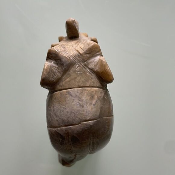 Marble elephant figurine see pictures for the size solid marble heavy for size - Picture 5 of 8